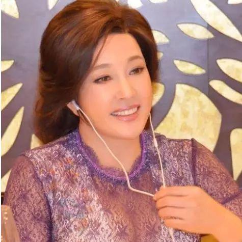 赵丽颖发型发色大解密，时尚潮流新标杆！